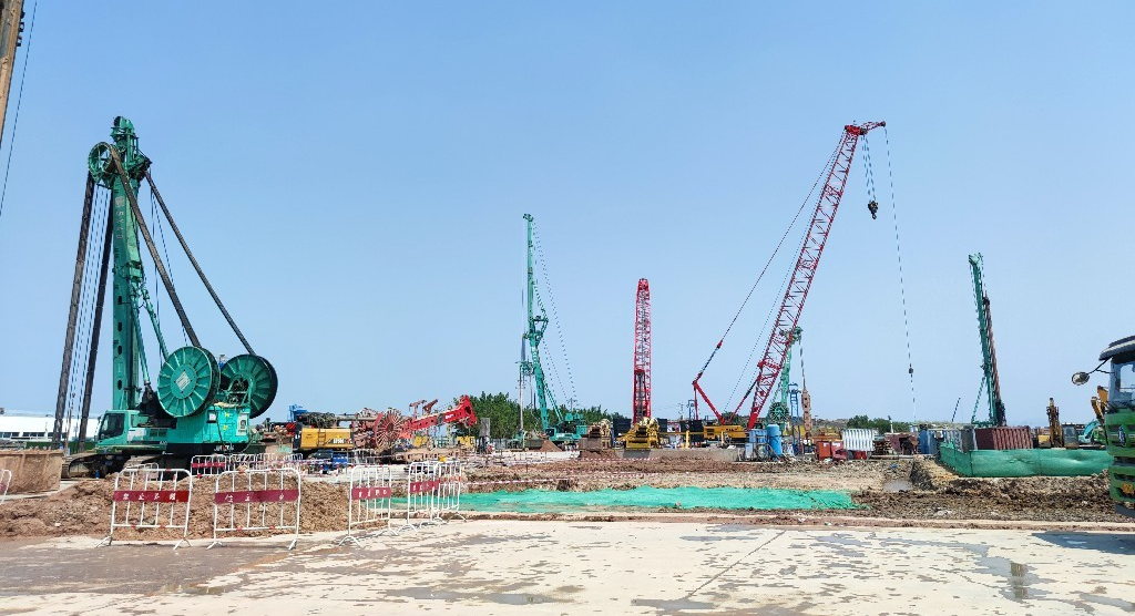 金泰抓钻铣设备马力全开，汇战“羊城花冠”白云机场T3航站楼